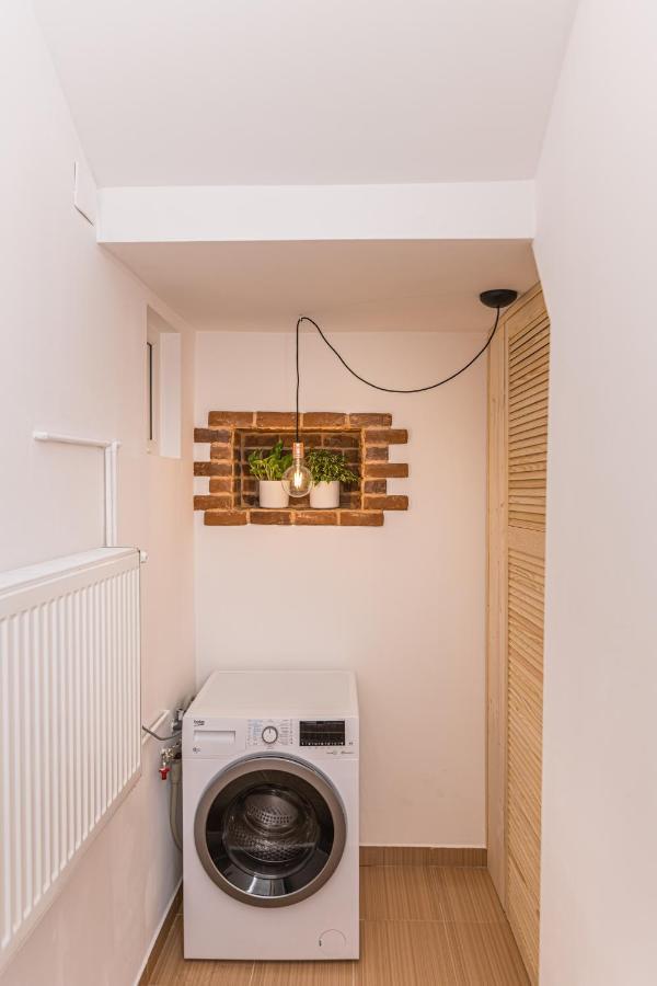 Garden Hideout - Central Apartment Braşov Exteriör bild